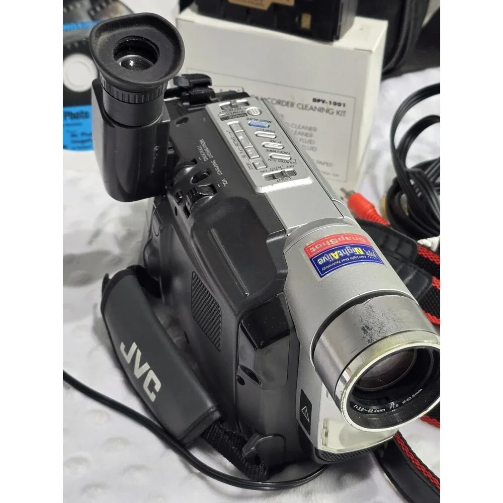 JVC GR-SXM240U Super Compact VHS-C Video Camcorder VHS Transfer Bundle Cords Inc